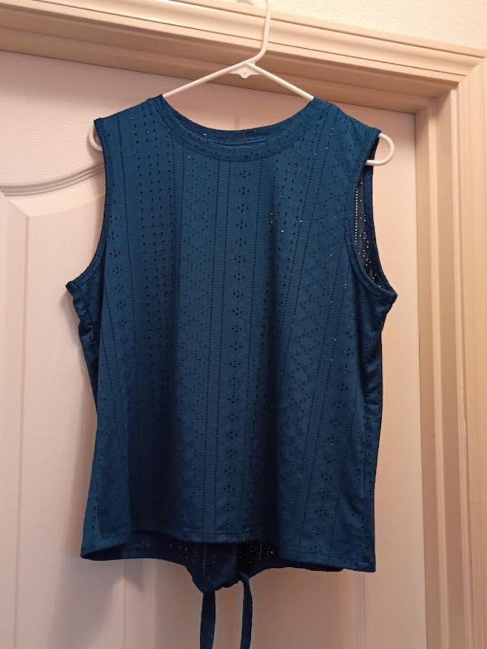 ARIAT WOMEN'S TOP TEAL SLEEVELESS SPLIT OPEN TIE BACK EYELET STRETCH SIZE MEDIUM